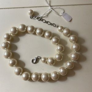 NWOT faux pearl necklace